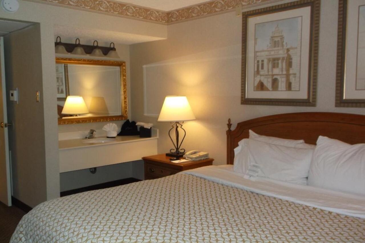 Embassy Suites By Hilton Chicago Schaumburg Woodfield Екстериор снимка