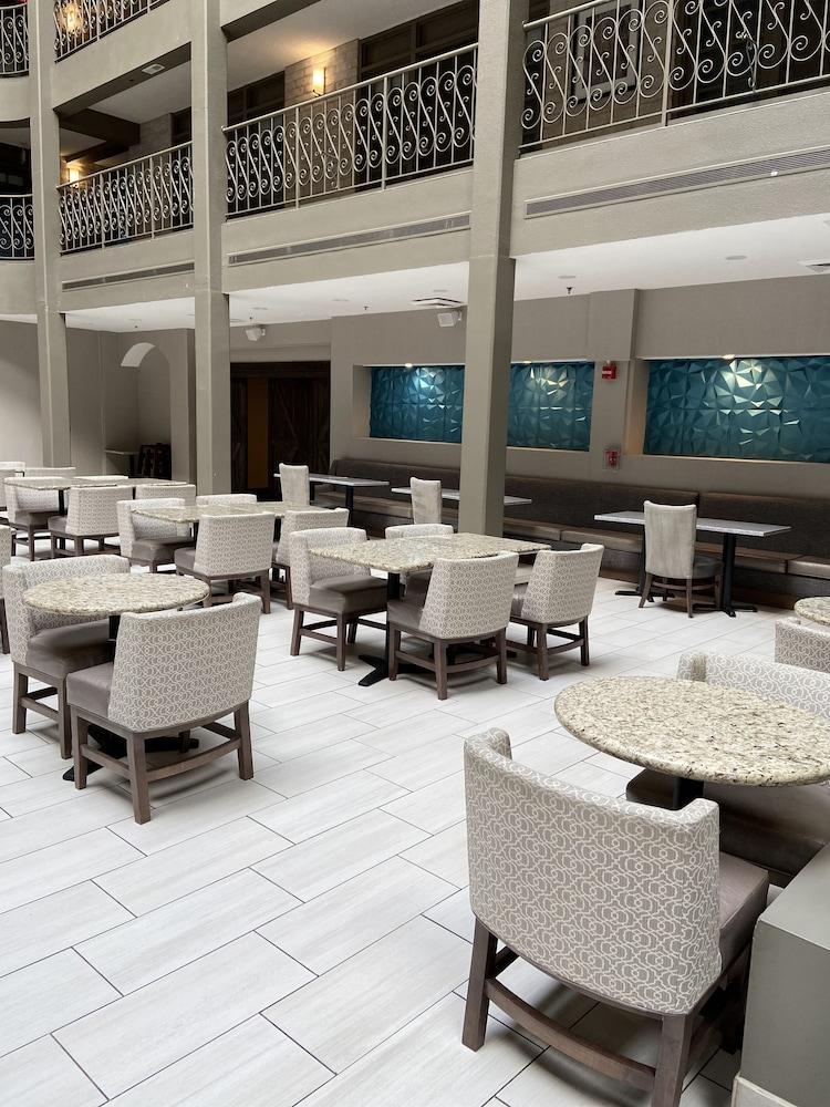 Embassy Suites By Hilton Chicago Schaumburg Woodfield Екстериор снимка
