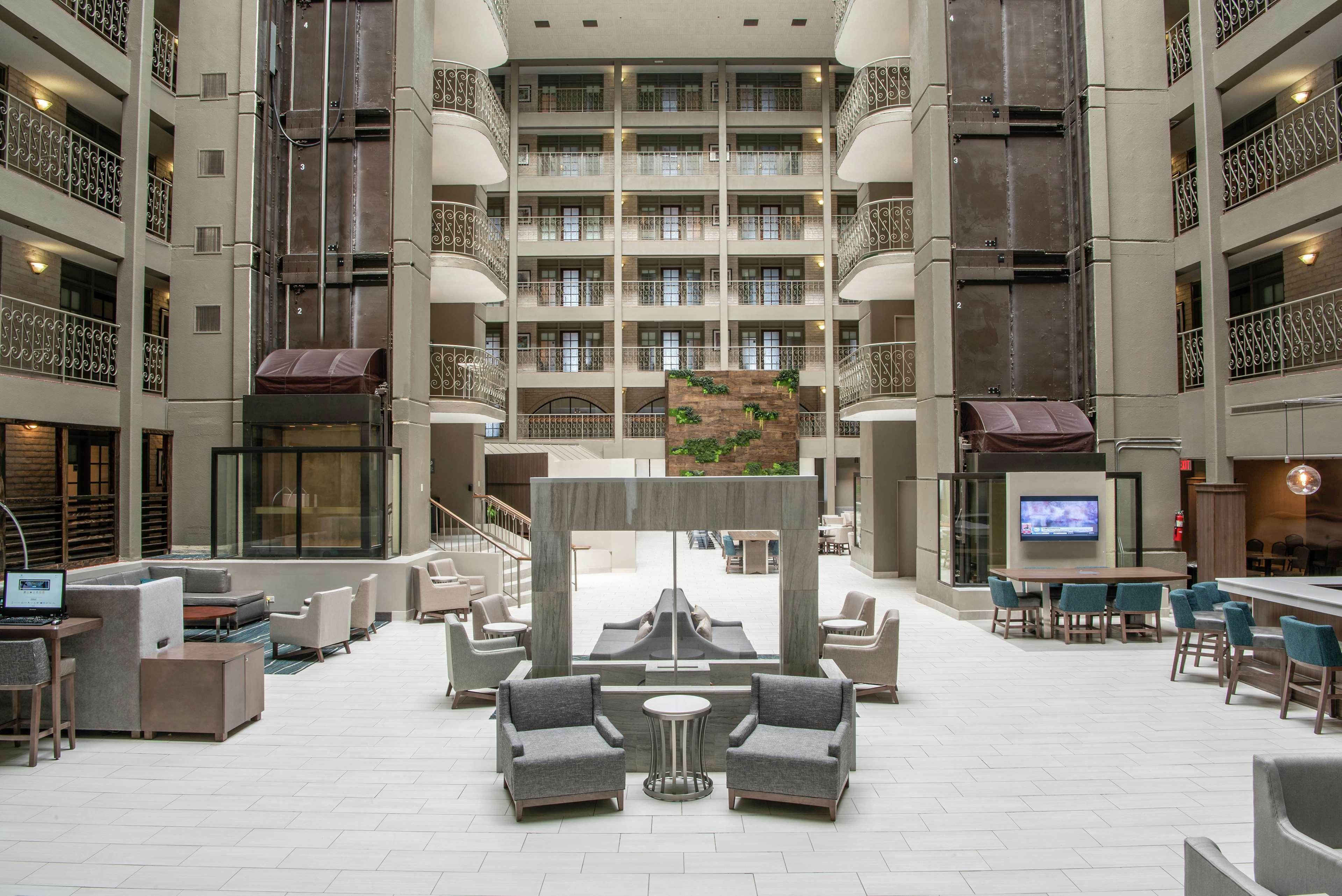 Embassy Suites By Hilton Chicago Schaumburg Woodfield Екстериор снимка