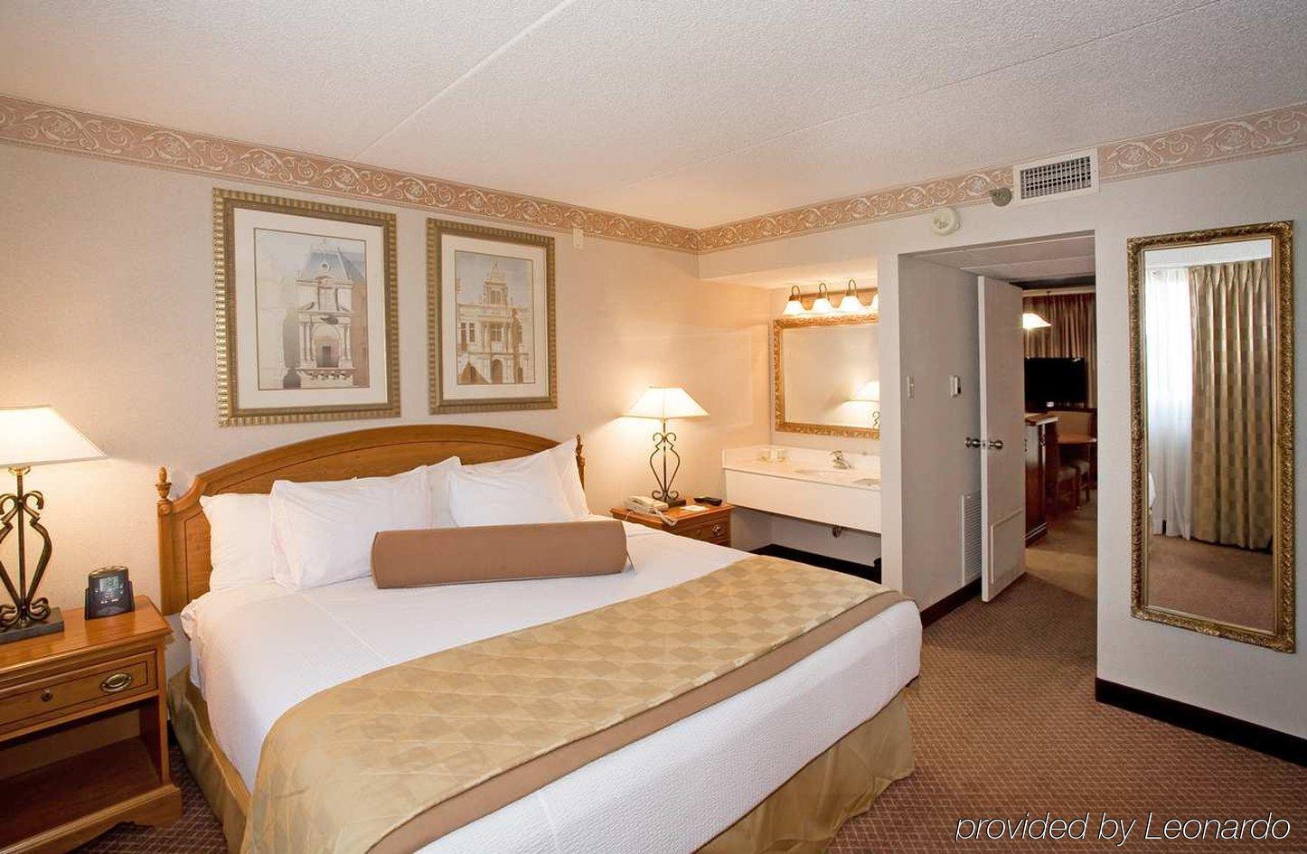 Embassy Suites By Hilton Chicago Schaumburg Woodfield Стая снимка
