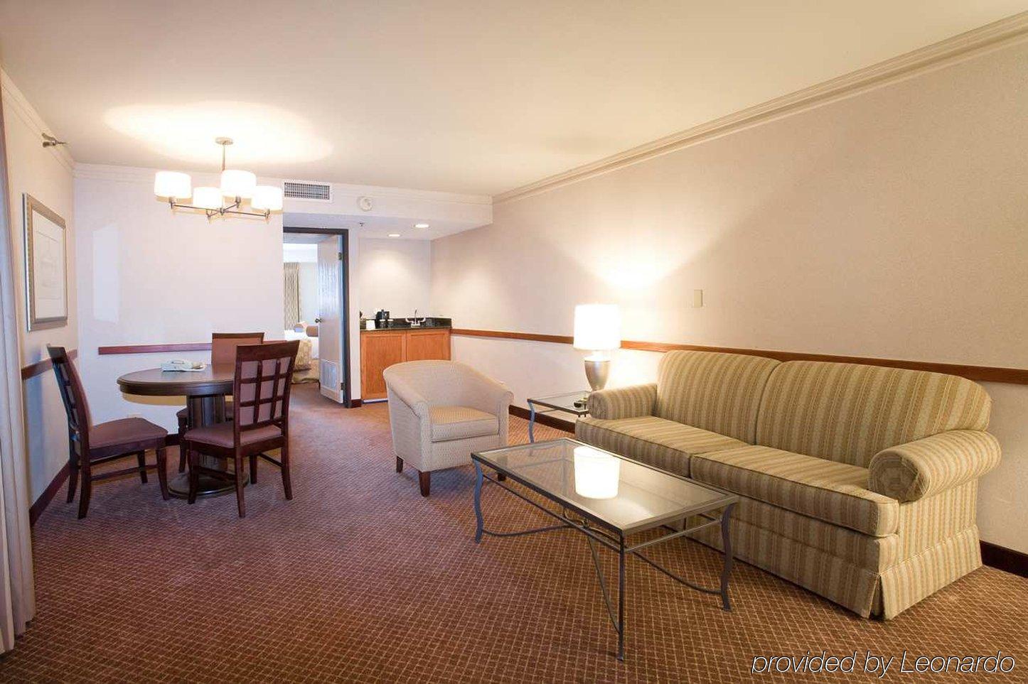 Embassy Suites By Hilton Chicago Schaumburg Woodfield Екстериор снимка