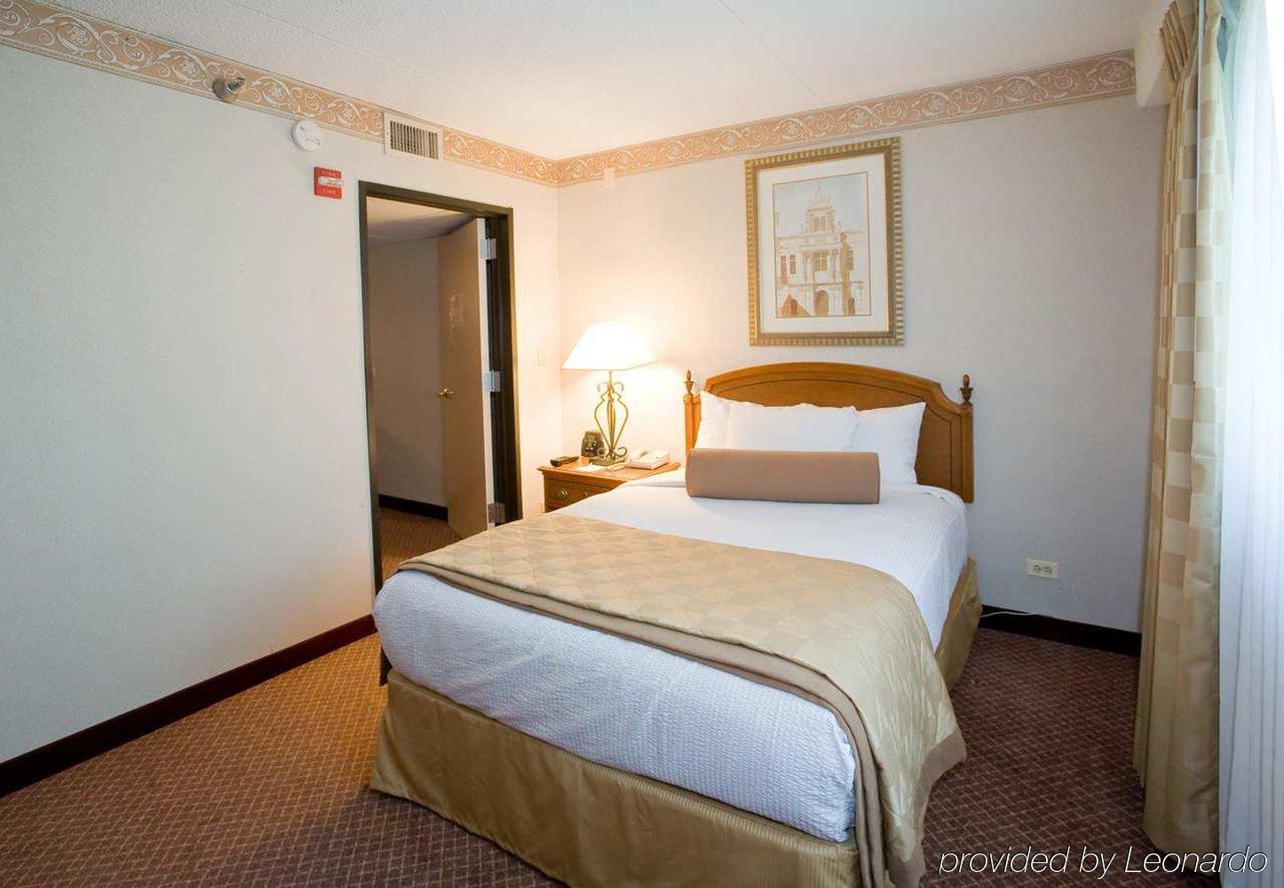 Embassy Suites By Hilton Chicago Schaumburg Woodfield Стая снимка