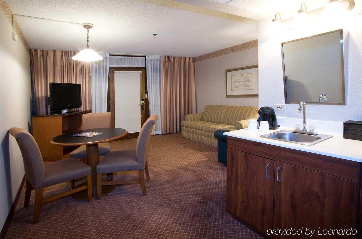 Embassy Suites By Hilton Chicago Schaumburg Woodfield Стая снимка