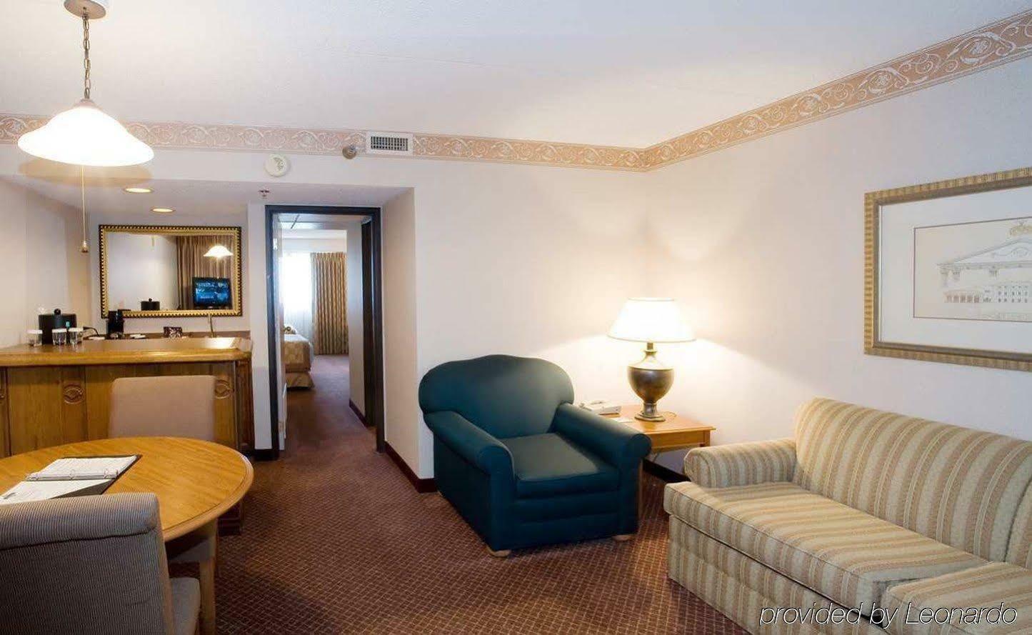 Embassy Suites By Hilton Chicago Schaumburg Woodfield Екстериор снимка